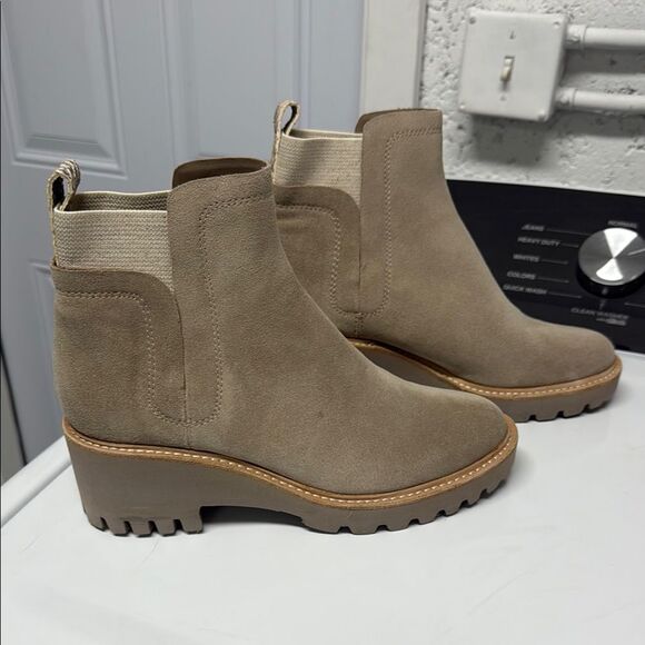 Women's Tan Ankle Boots - BRAND NEW Dolce Vita Soze 8.5 Booties - Picture 1 of 6